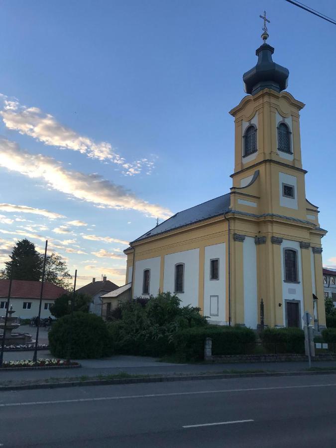 Notarius Vendégház Poroszló Exterior foto